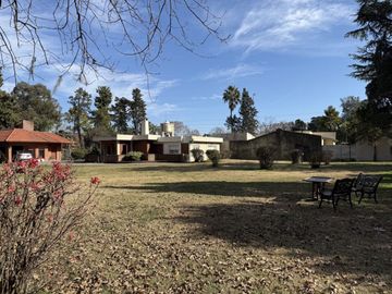 Venta Casa quinta en Del viso de 6 ambientes