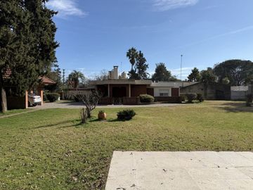 Venta Casa quinta en Del viso de 6 ambientes
