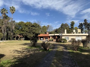 Venta Casa quinta en Del viso de 6 ambientes
