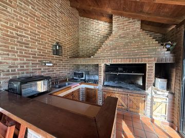 Venta Casa quinta en Del viso de 6 ambientes