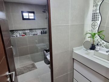 VENTA CASA 4 AMBIENTES EN LAS CASUARINAS, DEL VISO