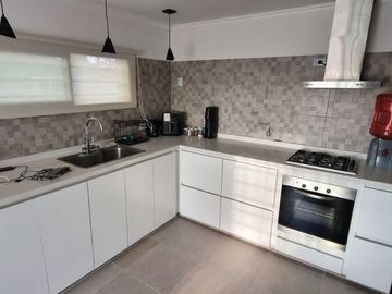 VENTA CASA 4 AMBIENTES EN LAS CASUARINAS, DEL VISO