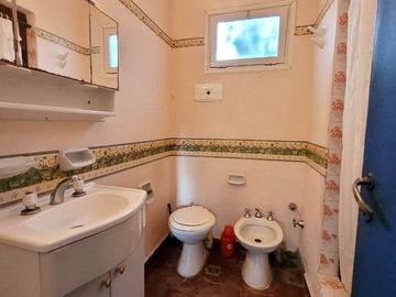 VENTA CASA EN GRAN LOTE COMERCIAL VILLA GESELL