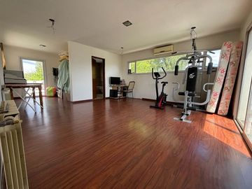 CASA 4 DORM, 4 BAÑOS, QUINCHO Y PILETA, LA ZAGALA.