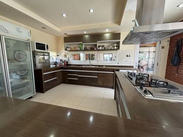 CASA 4 DORM, 4 BAÑOS, QUINCHO Y PILETA, LA ZAGALA.