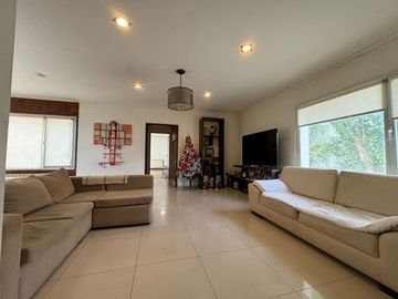 CASA 4 DORM, 4 BAÑOS, QUINCHO Y PILETA, LA ZAGALA.
