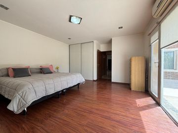 CASA 4 DORM, 4 BAÑOS, QUINCHO Y PILETA, LA ZAGALA.
