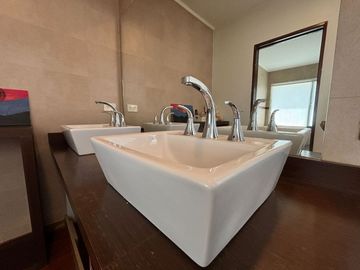 CASA 4 DORM, 4 BAÑOS, QUINCHO Y PILETA, LA ZAGALA.