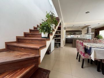 CASA 4 DORM, 4 BAÑOS, QUINCHO Y PILETA, LA ZAGALA.