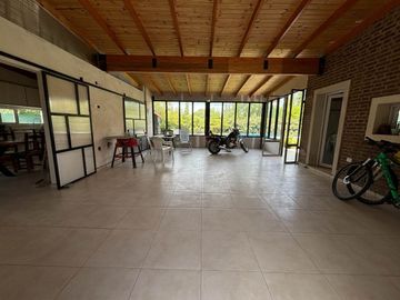 CASA 4 DORM, 4 BAÑOS, QUINCHO Y PILETA, LA ZAGALA.