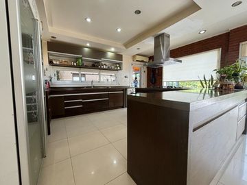 CASA 4 DORM, 4 BAÑOS, QUINCHO Y PILETA, LA ZAGALA.