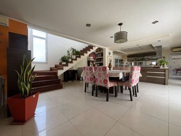 CASA 4 DORM, 4 BAÑOS, QUINCHO Y PILETA, LA ZAGALA.