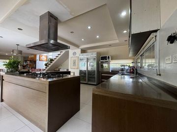 CASA 4 DORM, 4 BAÑOS, QUINCHO Y PILETA, LA ZAGALA.