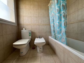 CASA 4 DORM, 4 BAÑOS, QUINCHO Y PILETA, LA ZAGALA.