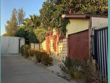 SE VENDE CASA CON AMPLIO TERRENO EN CENTRO QUILPUE