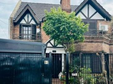 Excelente Oportunidad! Casa 4 Ambientes con Quincho y Piscina