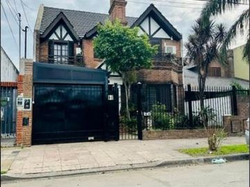Excelente Oportunidad! Casa 4 Ambientes con Quincho y Piscina