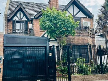 Excelente Oportunidad! Casa 4 Ambientes con Quincho y Piscina
