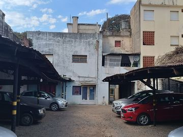 ANTIGUO CHALET A RECICLAR FRENTE A LA PLAZA SAN MARTIN. POSADAS, MISIONES. VENTA
