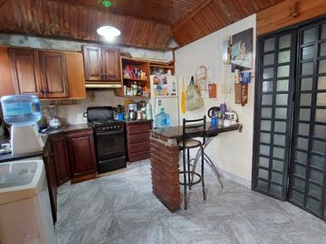 VENTA CASA 6 AMBIENTES
