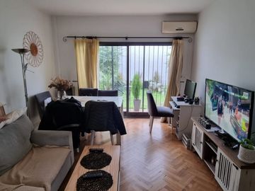 Venta Departamento 2 Ambientes, Con Cochera y Jardin