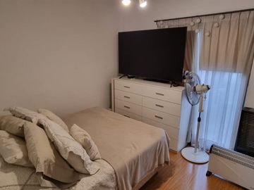 Venta Departamento 2 Ambientes, Con Cochera y Jardin
