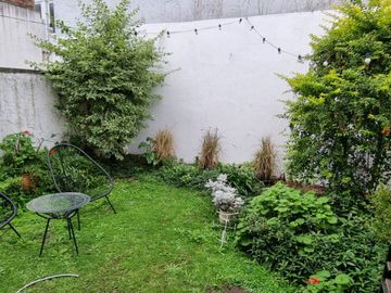 Venta Departamento 2 Ambientes, Con Cochera y Jardin