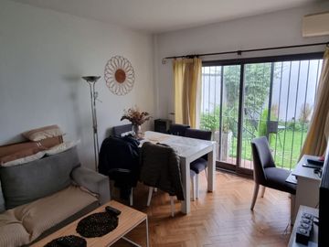 Venta Departamento 2 Ambientes, Con Cochera y Jardin