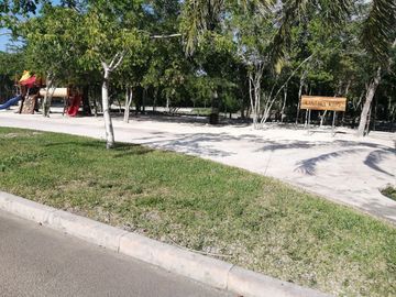 Terreno en privada Kantara 525m2 listo para construir