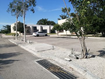 Terreno en privada Kantara 525m2 listo para construir