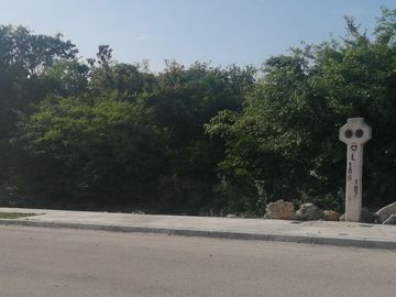 Terreno en privada Kantara 525m2 listo para construir