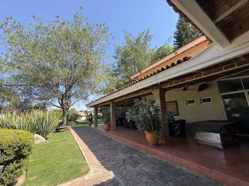 HERMOSA QUINTA EN TESISTAN OPORTUNIDAD UNICA