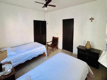 A UNA CUADRA DEL MALECON EXCELENTE UBICACION LINDA CASA EN CHAPALA JALISCO