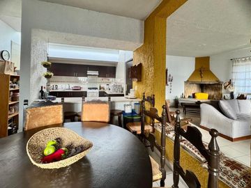 A UNA CUADRA DEL MALECON EXCELENTE UBICACION LINDA CASA EN CHAPALA JALISCO