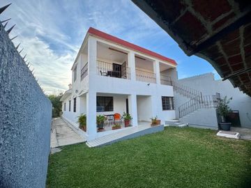 A UNA CUADRA DEL MALECON EXCELENTE UBICACION LINDA CASA EN CHAPALA JALISCO