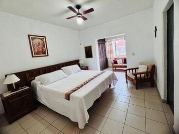 A UNA CUADRA DEL MALECON EXCELENTE UBICACION LINDA CASA EN CHAPALA JALISCO