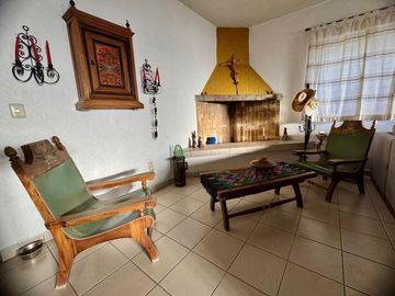 A UNA CUADRA DEL MALECON EXCELENTE UBICACION LINDA CASA EN CHAPALA JALISCO