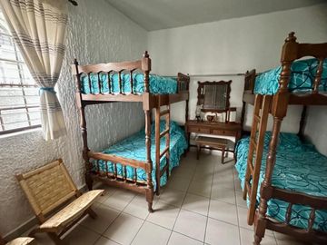 A UNA CUADRA DEL MALECON EXCELENTE UBICACION LINDA CASA EN CHAPALA JALISCO