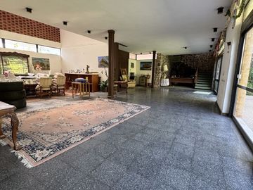 PARA HABITAR O USO COMERCIAL CASA EN VENTA JARDINES DEL BOSQUE