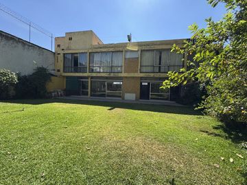PARA HABITAR O USO COMERCIAL CASA EN VENTA JARDINES DEL BOSQUE