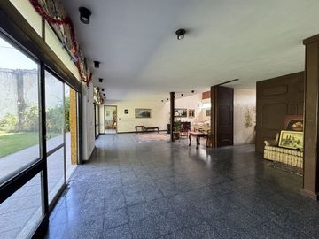 PARA HABITAR O USO COMERCIAL CASA EN VENTA JARDINES DEL BOSQUE