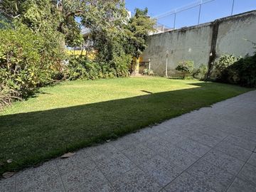 PARA HABITAR O USO COMERCIAL CASA EN VENTA JARDINES DEL BOSQUE