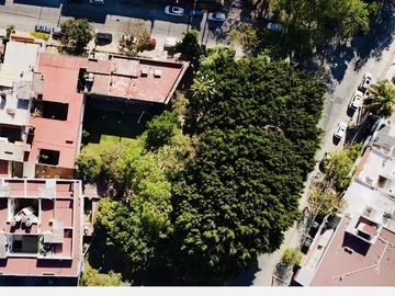 PARA HABITAR O USO COMERCIAL CASA EN VENTA JARDINES DEL BOSQUE