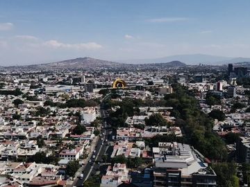 PARA HABITAR O USO COMERCIAL CASA EN VENTA JARDINES DEL BOSQUE