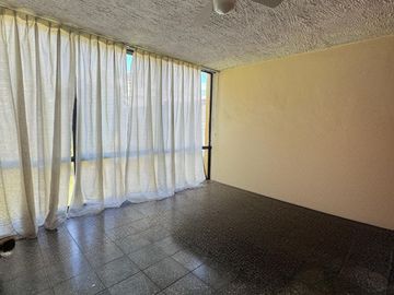 PARA HABITAR O USO COMERCIAL CASA EN VENTA JARDINES DEL BOSQUE