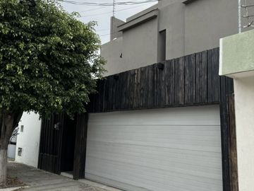 REMODELADA Y ESTILO UNICO CASA EN VENTA CHAPALITA DE OCCIDENTE