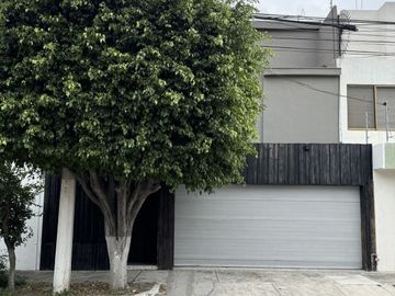 REMODELADA Y ESTILO UNICO CASA EN VENTA CHAPALITA DE OCCIDENTE