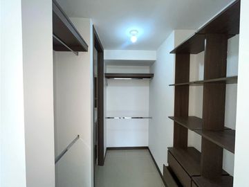 SE VENDE APARTAMENTO EN ALFAGUARA, EXCLUSIVO Y ESPACIOSO
