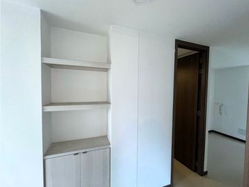 SE VENDE APARTAMENTO EN ALFAGUARA, EXCLUSIVO Y ESPACIOSO