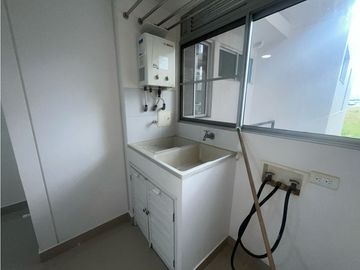 SE VENDE APARTAMENTO EN ALFAGUARA, EXCLUSIVO Y ESPACIOSO